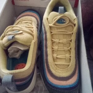 Size 9 Nike Air Max Sean Witherspoon edition corduroy shoes